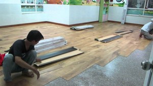 Cách chọn sàn nhựa cho phòng khách