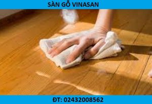 Hướng dẫn vệ sinh sàn nhựa ngoài trời sáng như mới