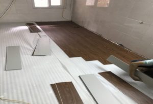 Cách thi công sàn nhựa giả gỗ có keo dán đúng kỹ thuật