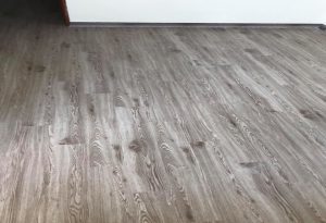 Thi công sàn nhựa tại Hữu Hưng – Đặc tính ưu việt sàn giả gỗ