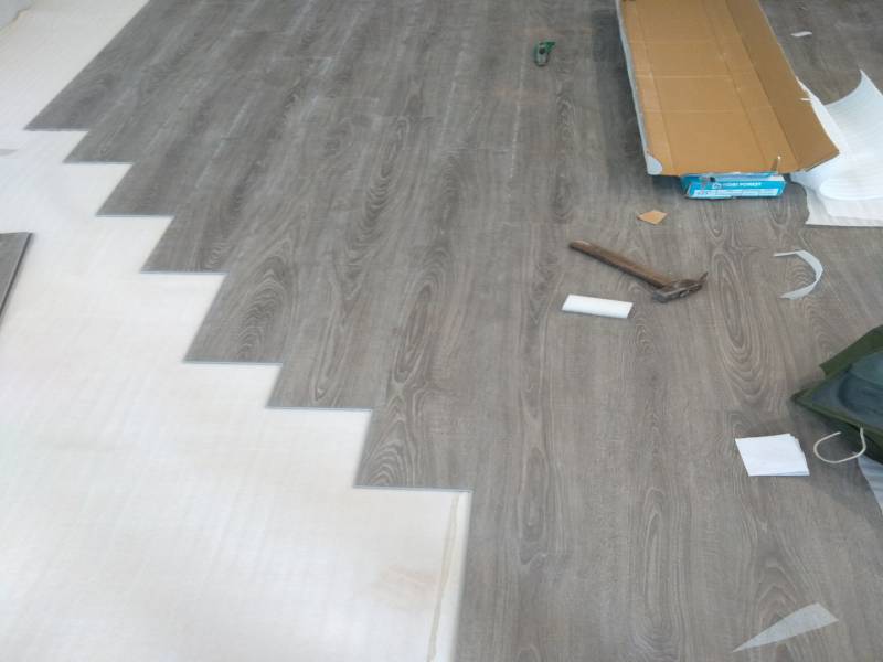 Hình ảnh mẫu sàn nhựa giả gỗ 4mm, ván sàn nhựa giả gỗ hèm khóa, sàn nhựa giả gỗ giá rẻ tại hà nội,