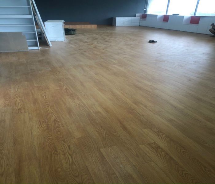 Sàn nhựa giả gỗ có keo sẵn tại tỉnh Hà Tĩnh