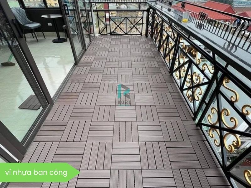 vỉ nhựa lát ban công